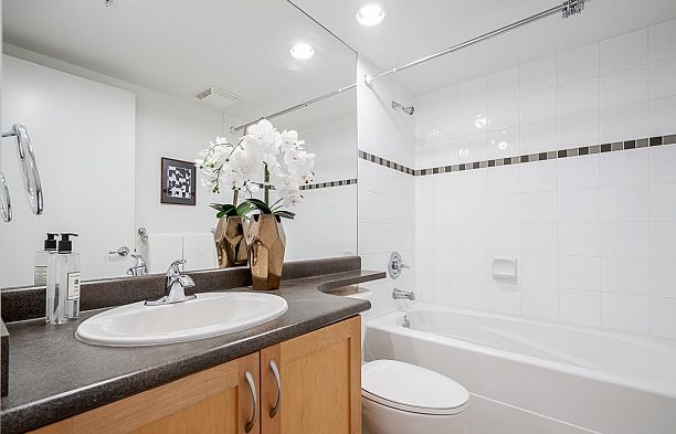 1102 1316 W 11th Avenue Fairview VW