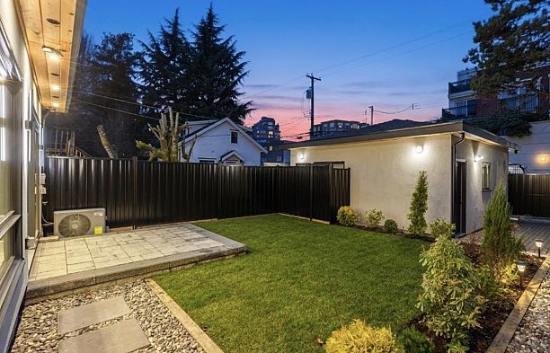 2 4549 W 11th Avenue Point Grey