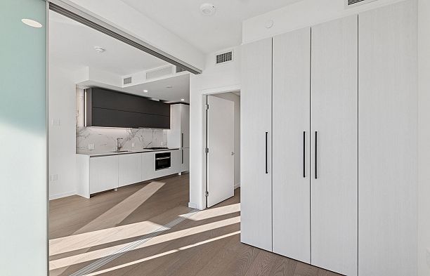 606 8415 Granville Street S.W. Marine