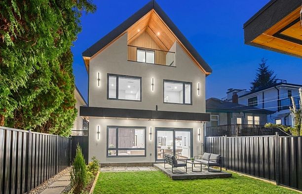 2 4549 W 11th Avenue Point Grey