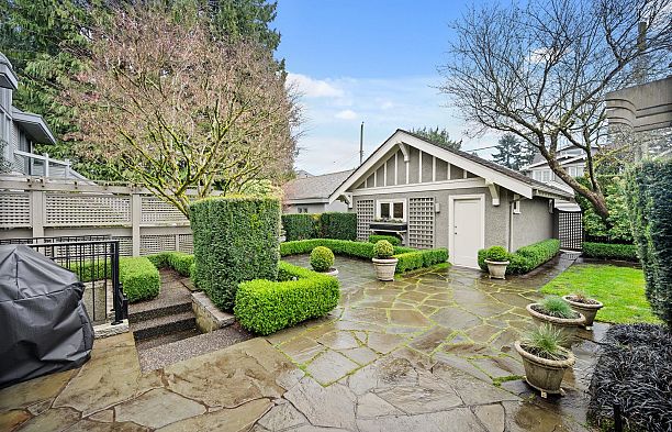 2722 W 31st Avenue MacKenzie Heights