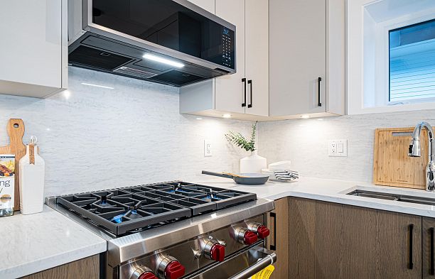 A 2735 W 8th Avenue Kitsilano