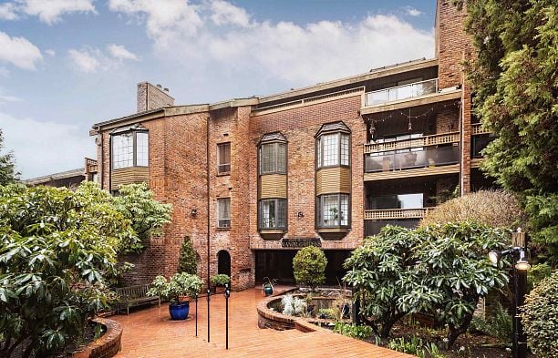 318 2320 W 40th Avenue Kerrisdale