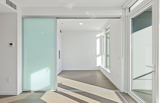 606 8415 Granville Street S.W. Marine