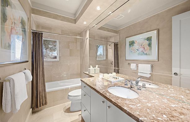 2722 W 31st Avenue MacKenzie Heights