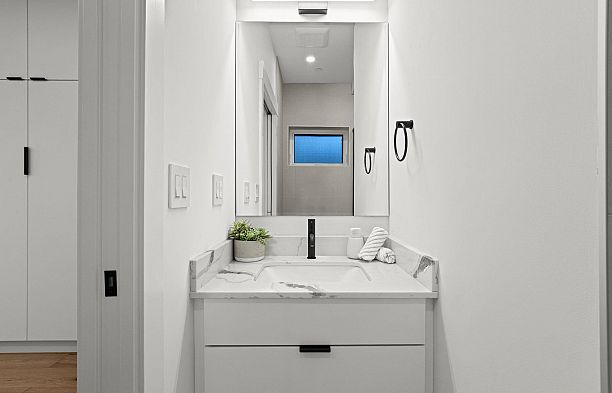 2 4549 W 11th Avenue Point Grey