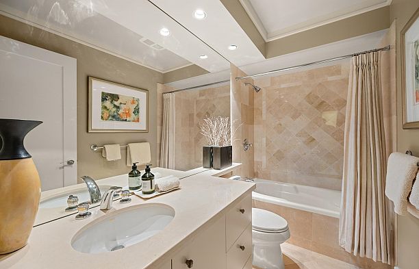 2722 W 31st Avenue MacKenzie Heights