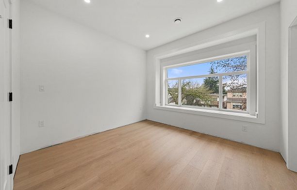 279 E 48th Avenue Main