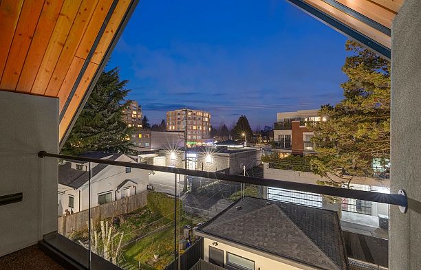 2 4549 W 11th Avenue Point Grey