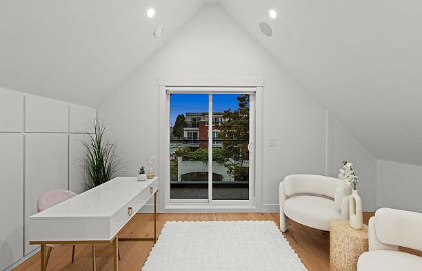 2 4549 W 11th Avenue Point Grey