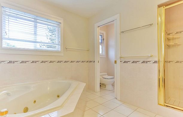 2868 W 36th Avenue MacKenzie Heights