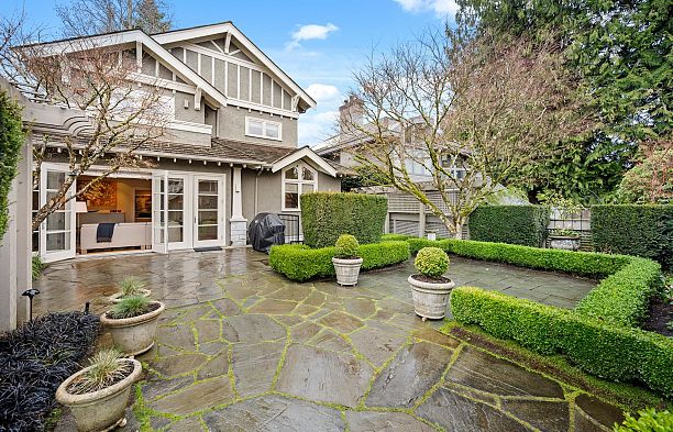 2722 W 31st Avenue MacKenzie Heights