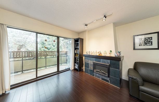 318 2320 W 40th Avenue Kerrisdale