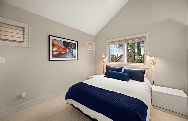 2722 W 31st Avenue MacKenzie Heights