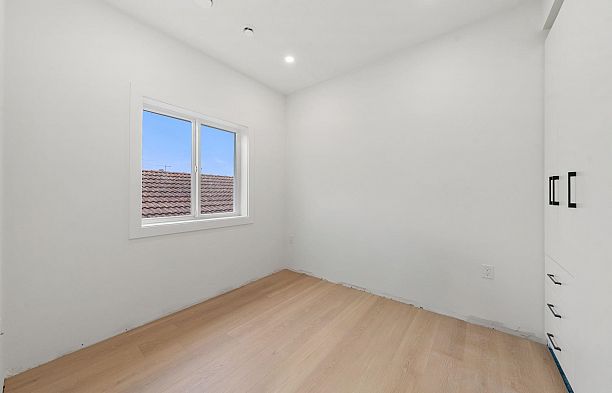 279 E 48th Avenue Main