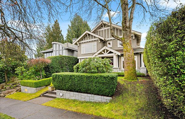 2722 W 31st Avenue MacKenzie Heights