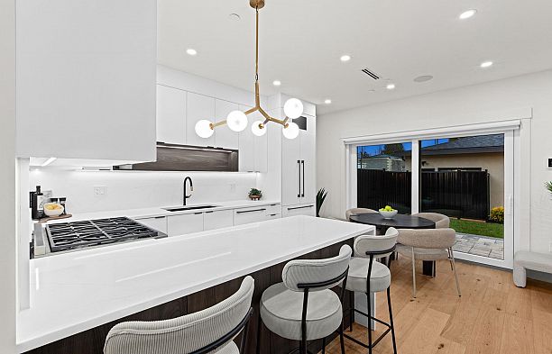 2 4549 W 11th Avenue Point Grey