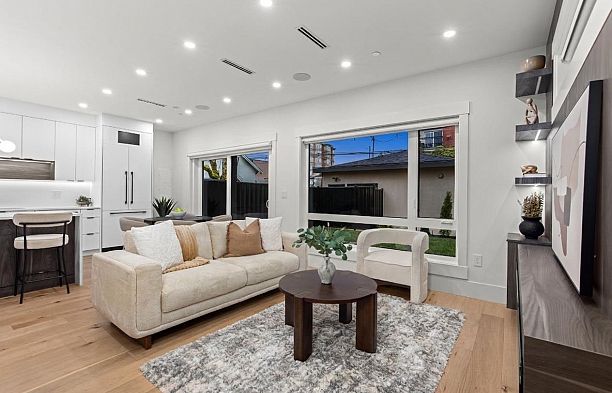 2 4549 W 11th Avenue Point Grey