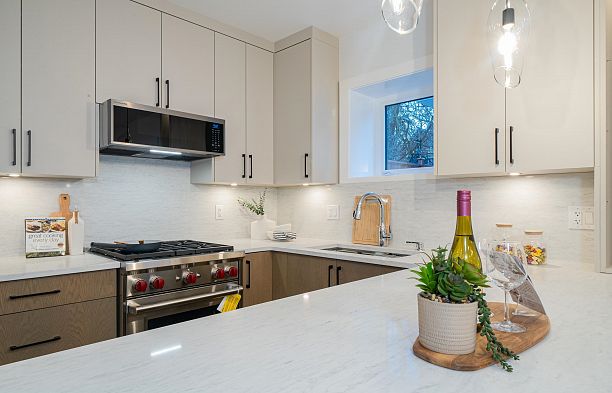 A 2735 W 8th Avenue Kitsilano