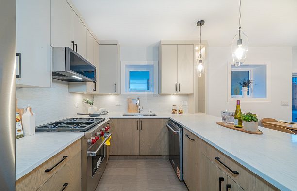 A 2735 W 8th Avenue Kitsilano