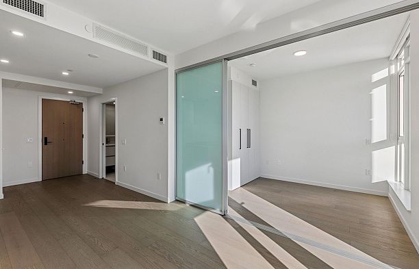 606 8415 Granville Street S.W. Marine