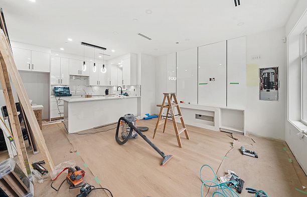 279 E 48th Avenue Main