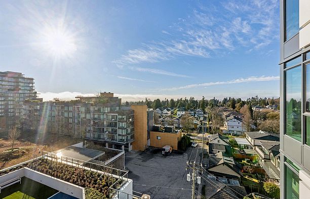 606 8415 Granville Street S.W. Marine