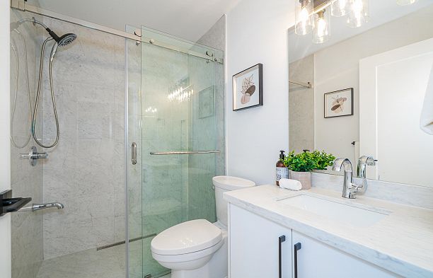 A 2735 W 8th Avenue Kitsilano