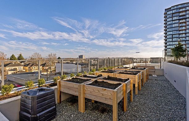 606 8415 Granville Street S.W. Marine