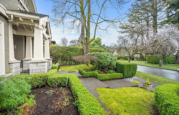 2722 W 31st Avenue MacKenzie Heights