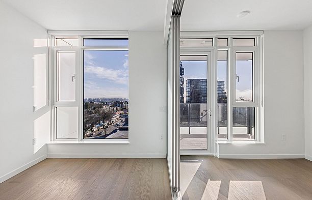 606 8415 Granville Street S.W. Marine