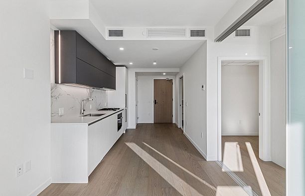 606 8415 Granville Street S.W. Marine