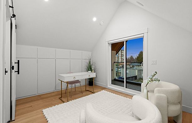 2 4549 W 11th Avenue Point Grey