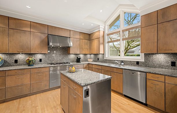 2722 W 31st Avenue MacKenzie Heights