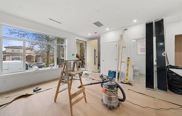 279 E 48th Avenue Main