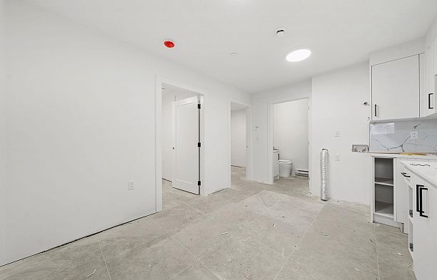 279 E 48th Avenue Main