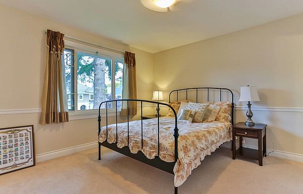 2868 W 36th Avenue MacKenzie Heights