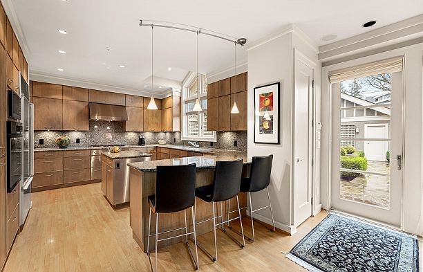 2722 W 31st Avenue MacKenzie Heights