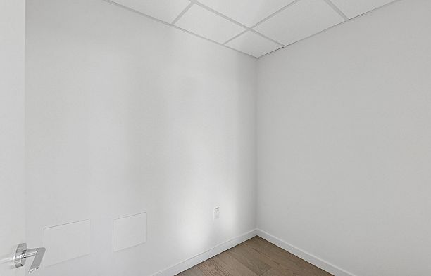 606 8415 Granville Street S.W. Marine