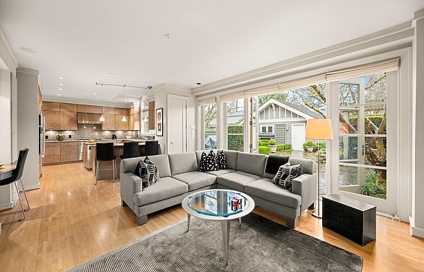 2722 W 31st Avenue MacKenzie Heights