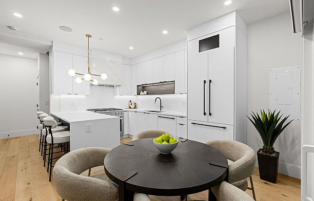 2 4549 W 11th Avenue Point Grey