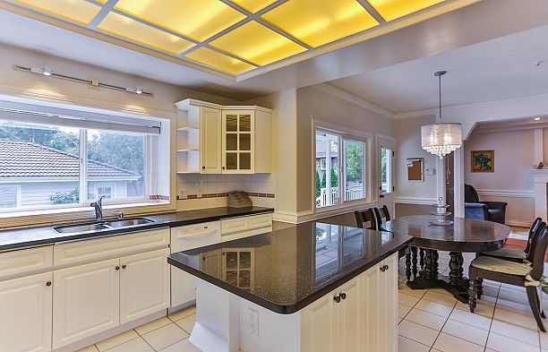 2868 W 36th Avenue MacKenzie Heights