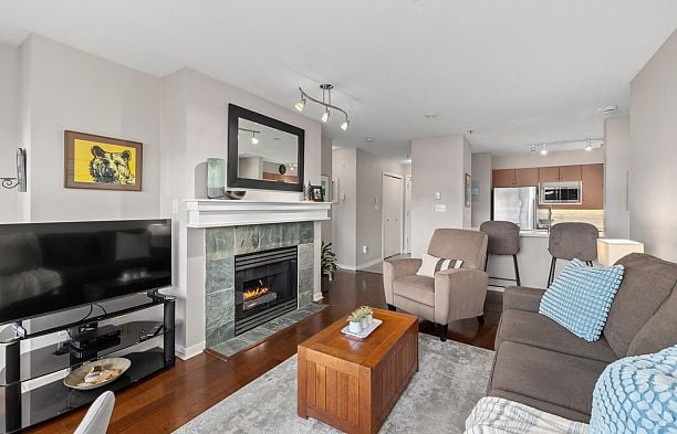 308 3161 W 4th Avenue Kitsilano