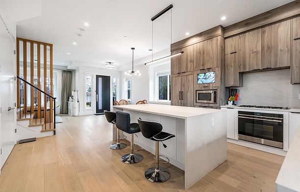 769 W 53rd Avenue South Cambie