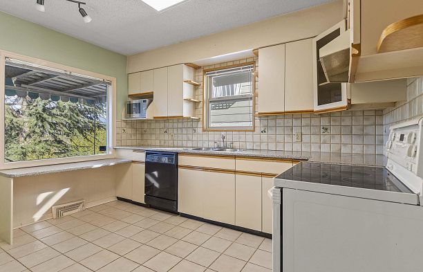 3910 W 10th Avenue Point Grey