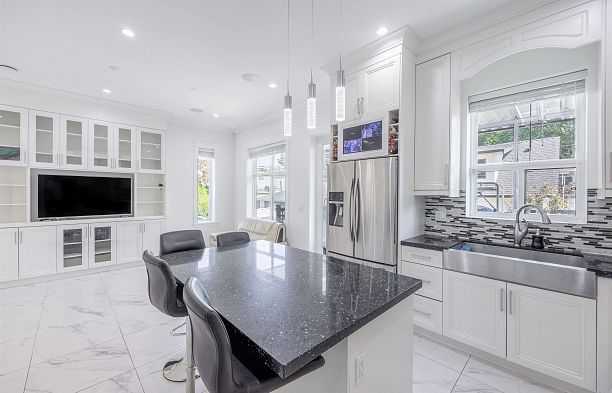 172 Ontario Place Main