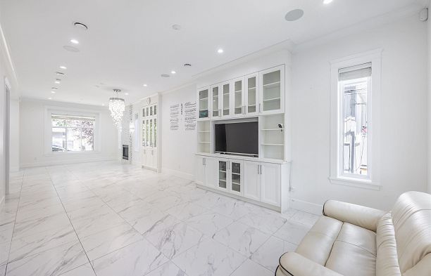 172 Ontario Place Main