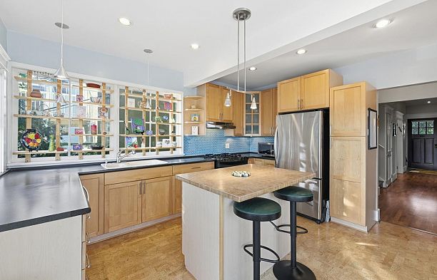 3662 Oak Street Cambie