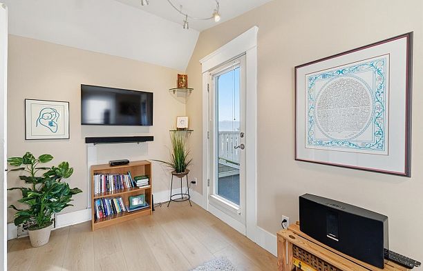 3662 Oak Street Cambie