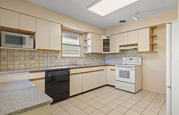 3910 W 10th Avenue Point Grey